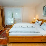 Im Kelterhaus باد هيرنالب